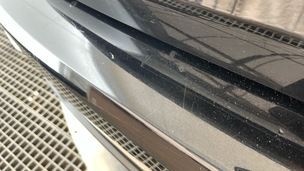 MG MG5 scratches