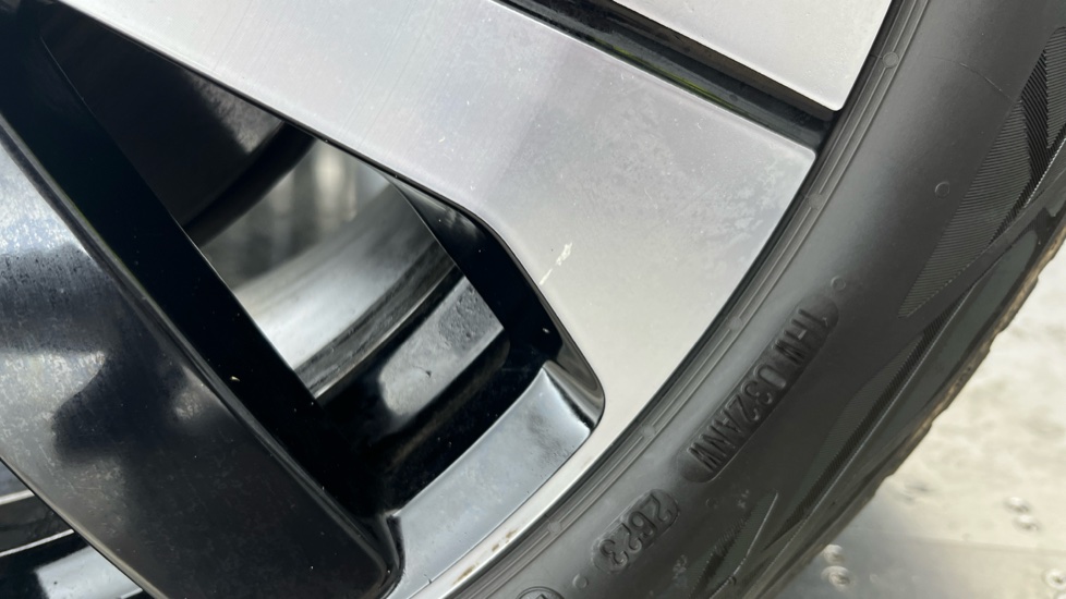 VOLVO C40 Scratches
