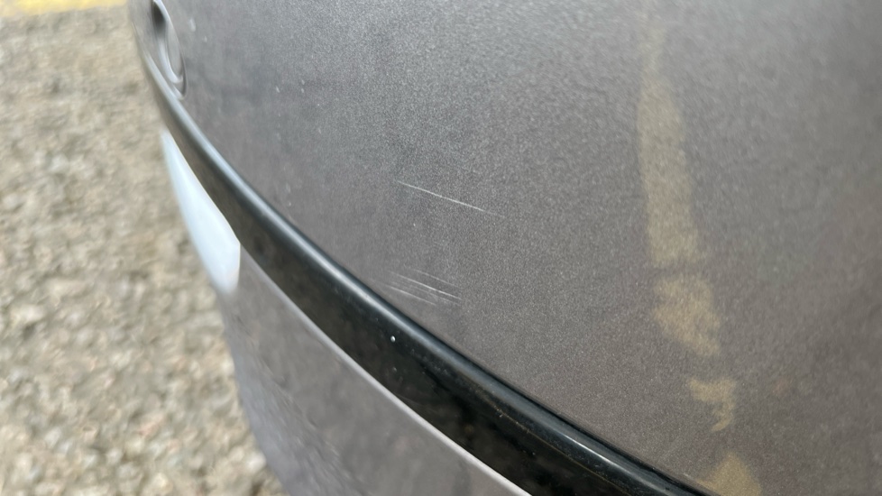 JAGUAR I-PACE Scratches and chips
