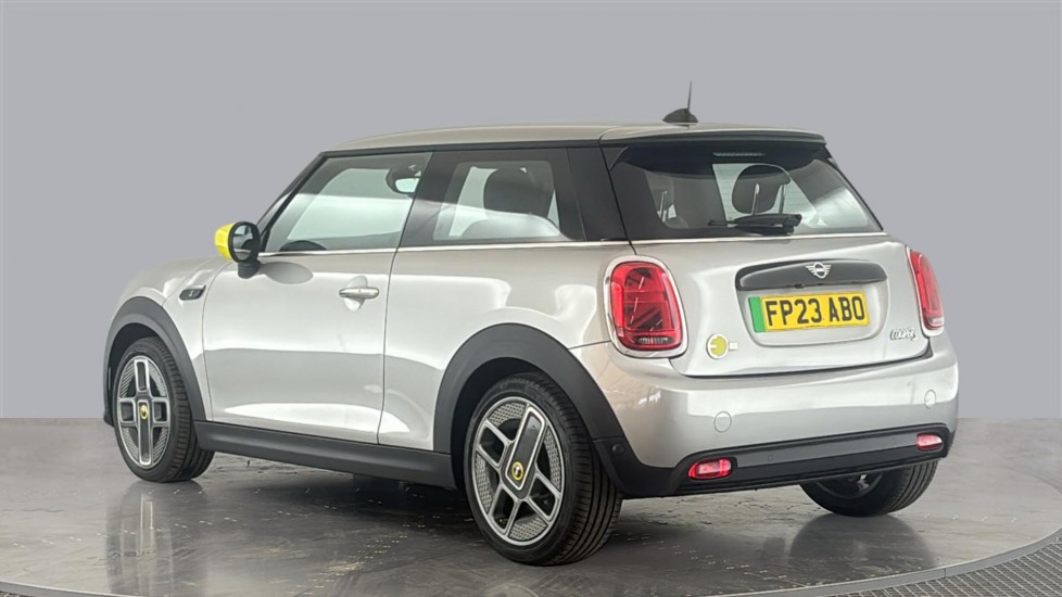 MINI HATCHBACK Image 3