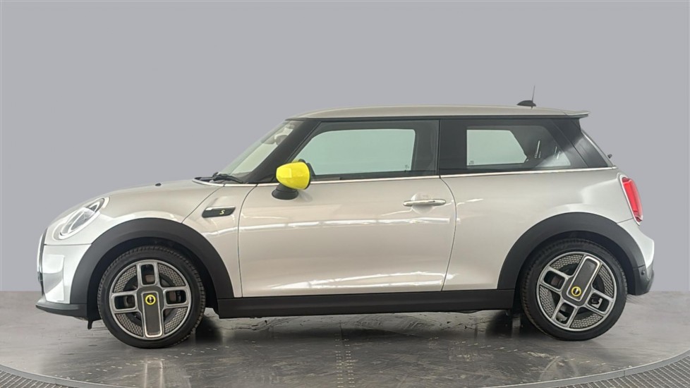 MINI HATCHBACK Image 2