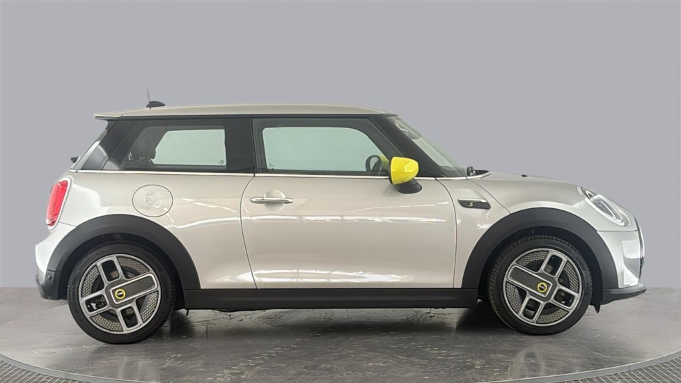 MINI HATCHBACK Image 6