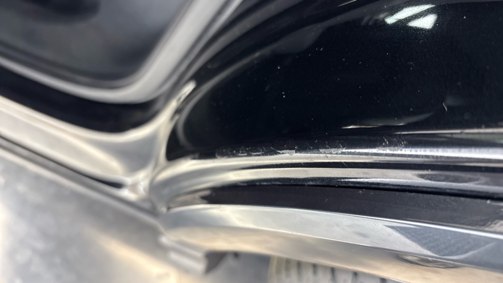 AUDI Q4 scratches