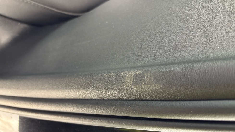 AUDI Q4 scuff