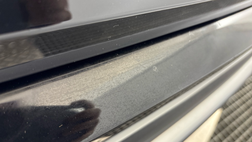 AUDI Q4 chips and scratches