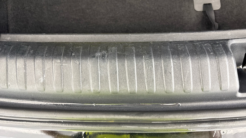 AUDI Q4 scuff