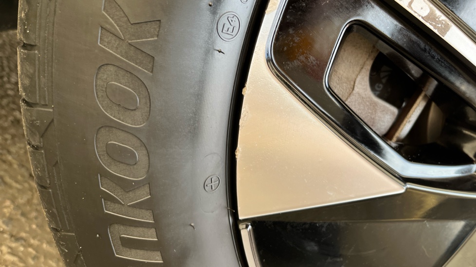 VOLKSWAGEN ID.4 Scuff
