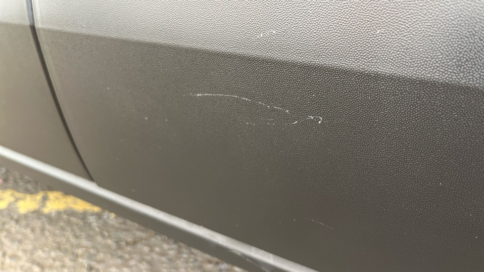 VOLKSWAGEN ID.4 Scratches