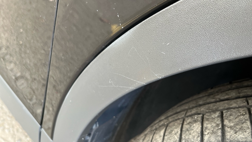 VOLKSWAGEN ID.4 Scratches