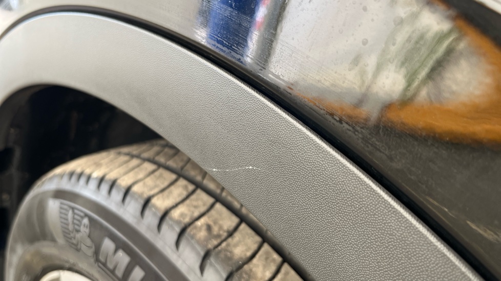 VOLKSWAGEN ID.4 Scratches