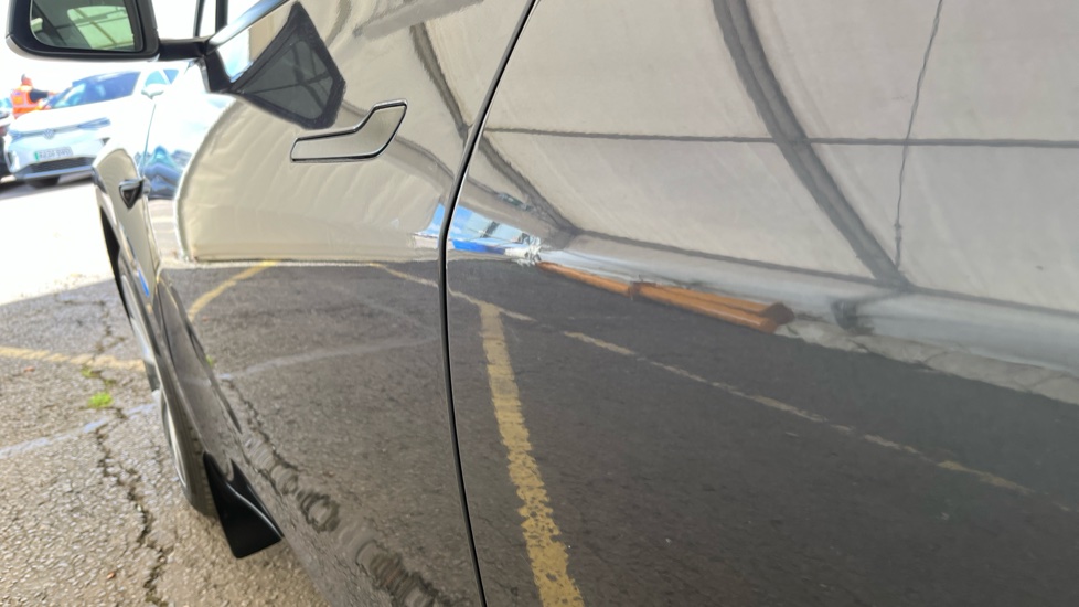 TESLA MODEL Y dent and chip