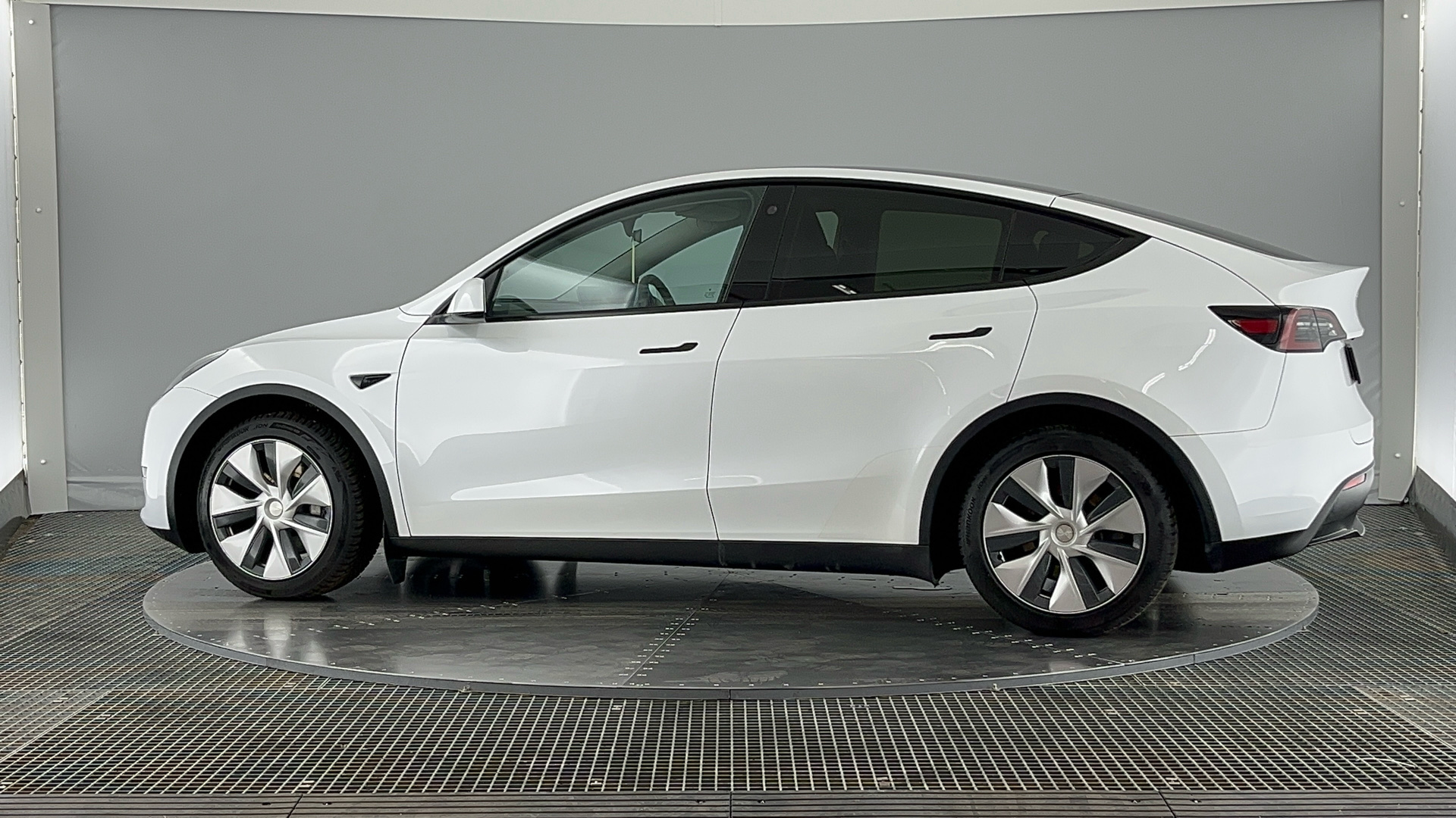 TESLA MODEL Y MODEL Y HATCHBACK RWD 5dr Auto