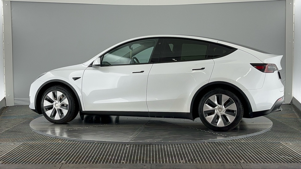 TESLA MODEL Y Image 2