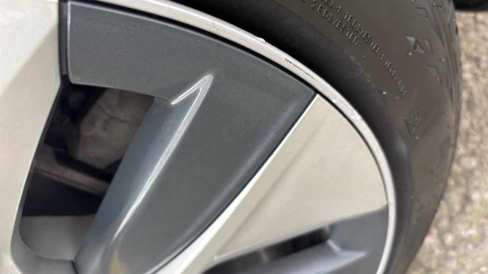 TESLA MODEL Y scuff