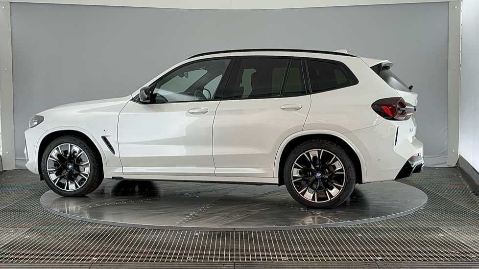 BMW iX3 Image 2