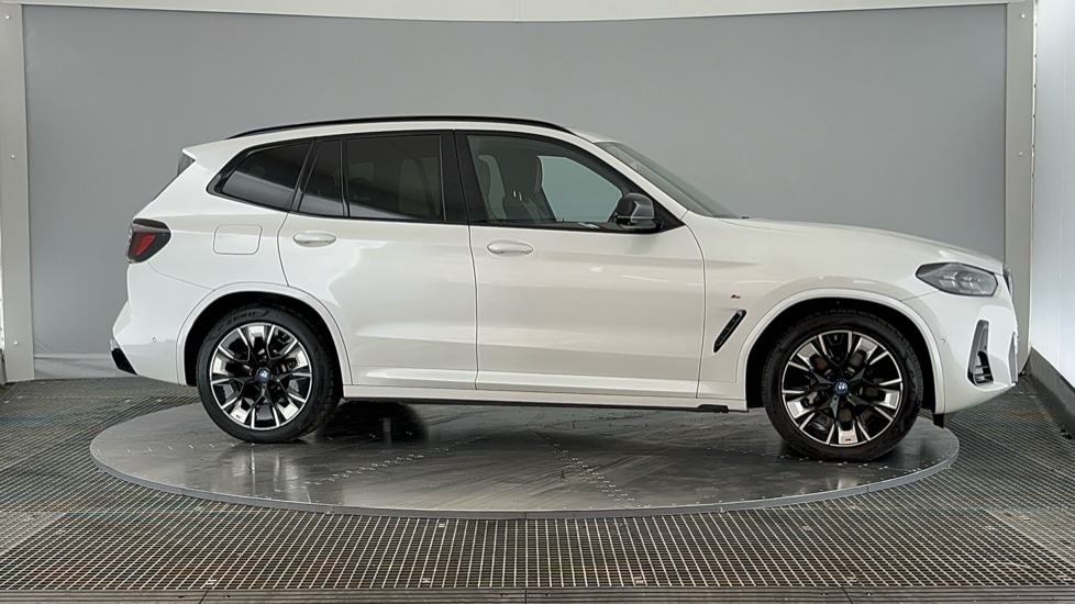 BMW iX3 Image 5