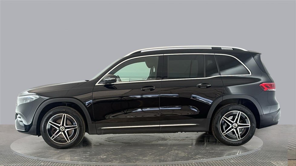 MERCEDES EQB Image 2
