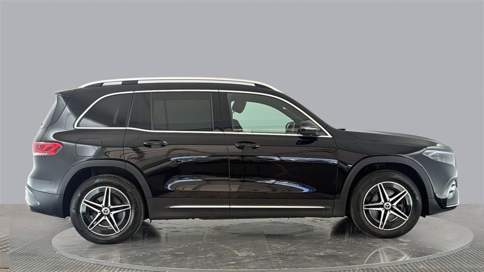 MERCEDES EQB Image 6