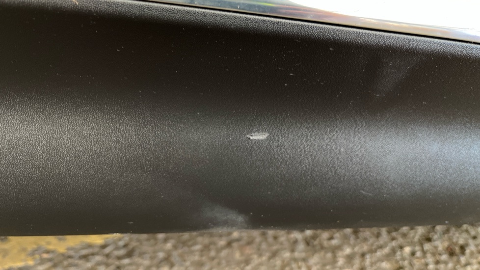 MERCEDES EQB scuff
