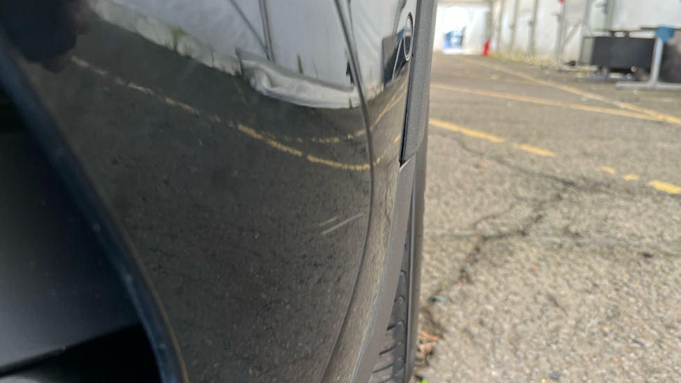 MERCEDES EQB scratches