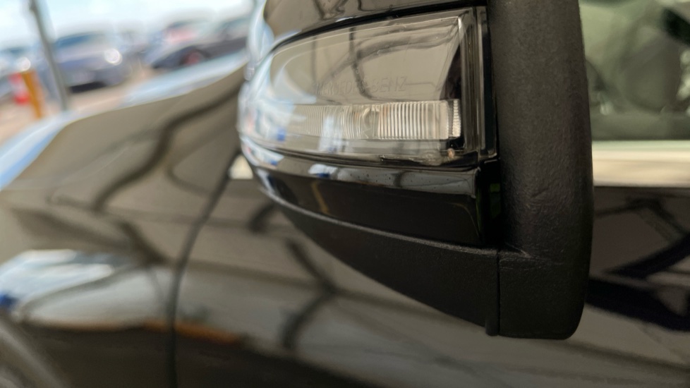 MERCEDES EQB scuff