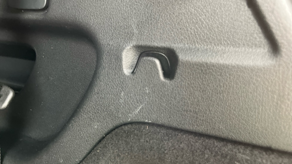 MERCEDES EQB scratches