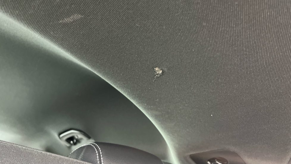MERCEDES EQC hole