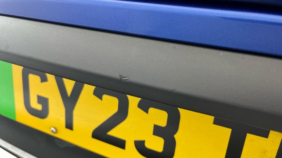 MERCEDES EQC scratches