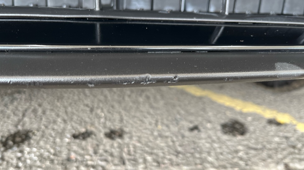 MERCEDES EQC scuff