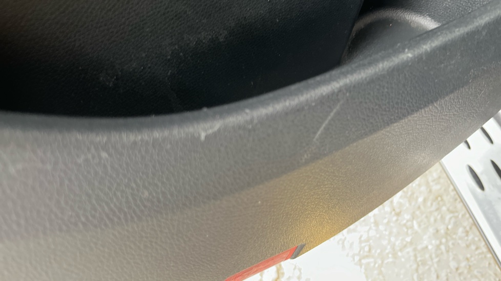 MERCEDES EQC scratches