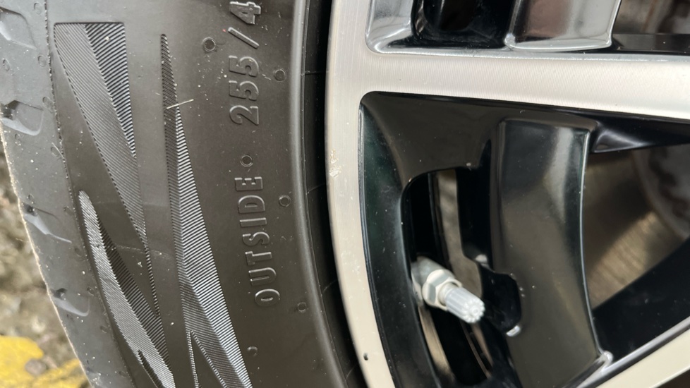 MERCEDES EQC scuff