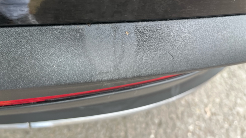 MERCEDES EQC scratches