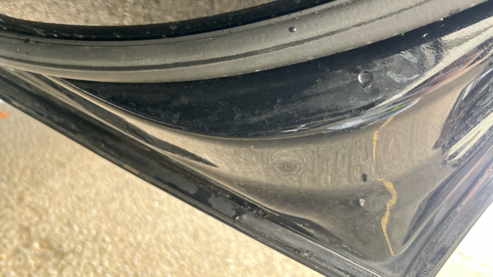 MERCEDES EQC dents