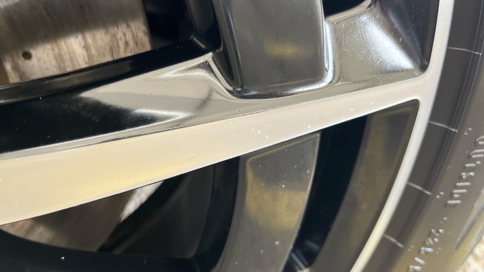 MERCEDES EQC scuff
