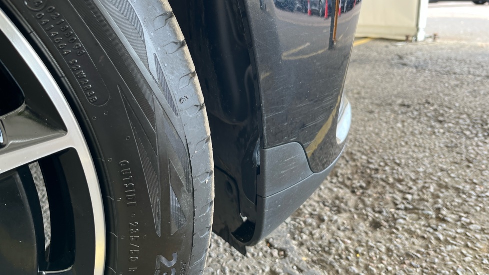 MERCEDES EQC scuff