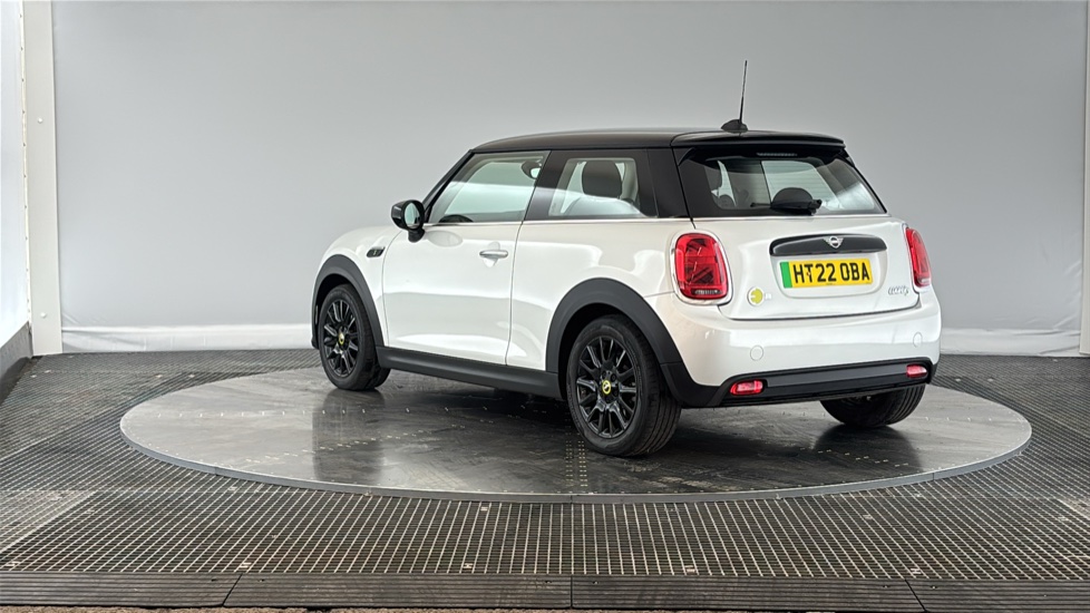 MINI HATCHBACK Image 3