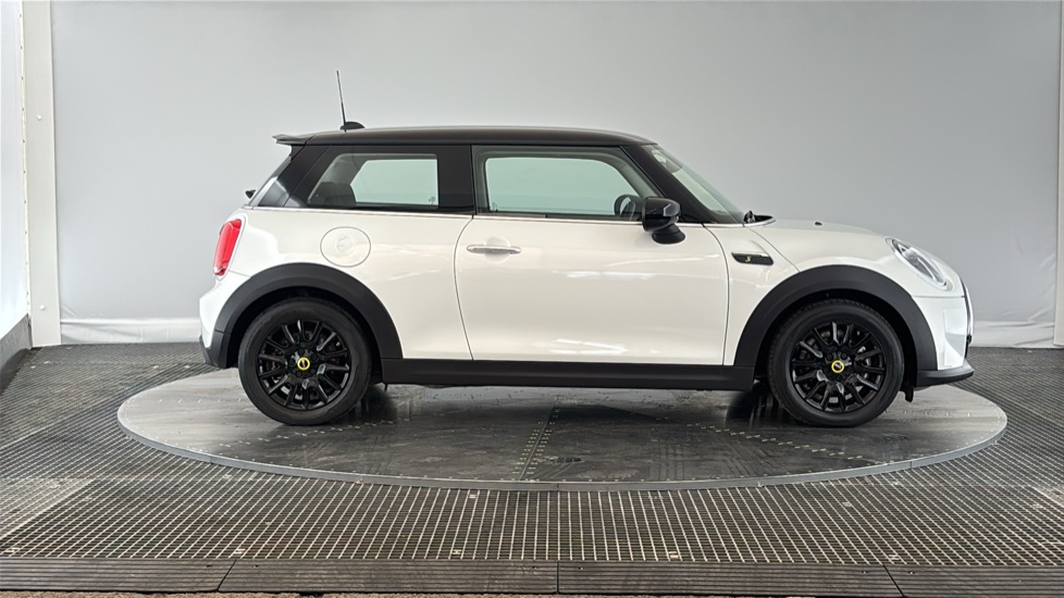 MINI HATCHBACK Image 6