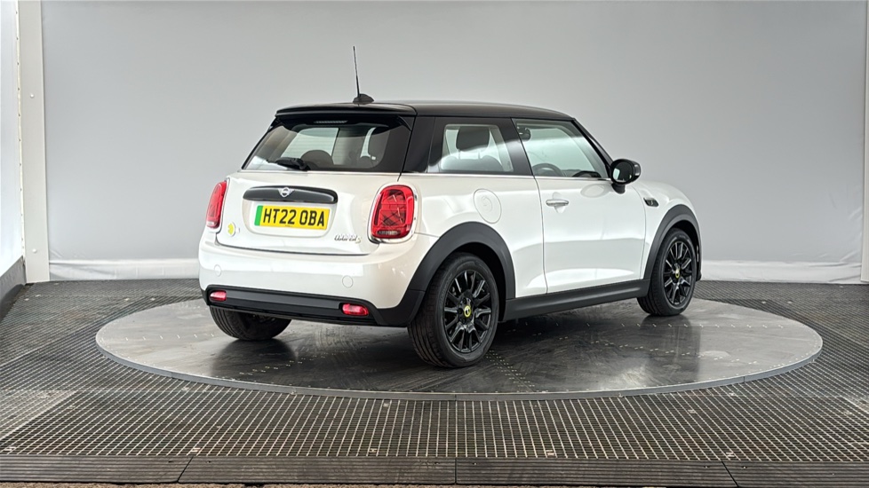 MINI HATCHBACK Image 5