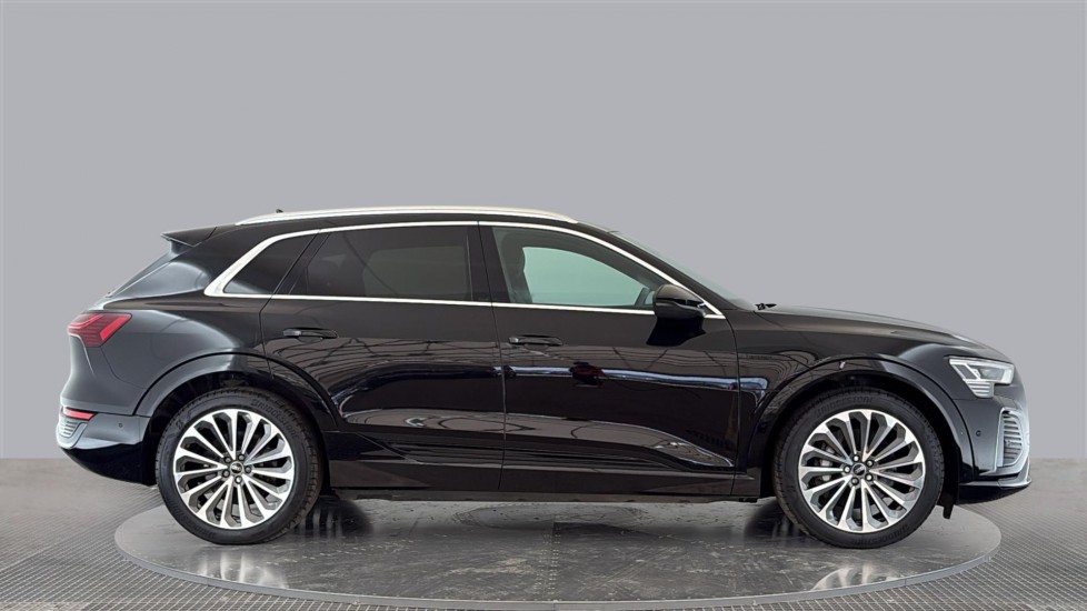 AUDI Q8 Image 6