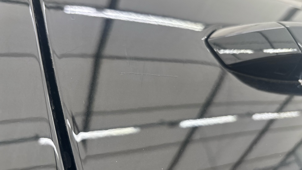 AUDI Q8 Scratches