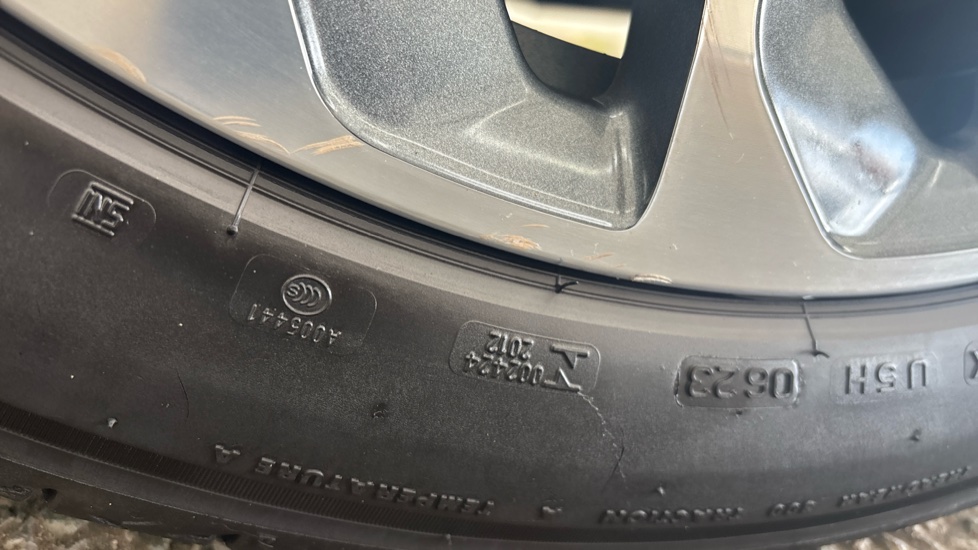 AUDI Q8 Scuff