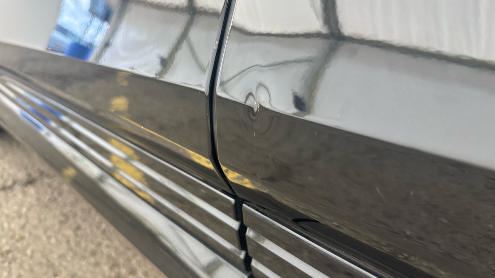 AUDI Q8 Dent and scratches