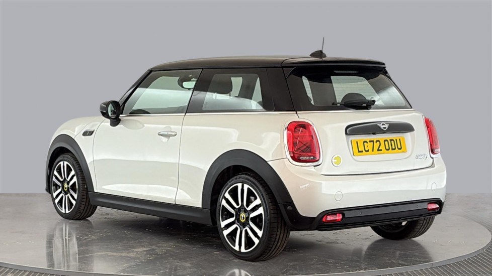 MINI HATCHBACK Image 3