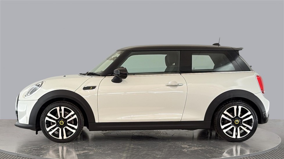 MINI HATCHBACK Image 2