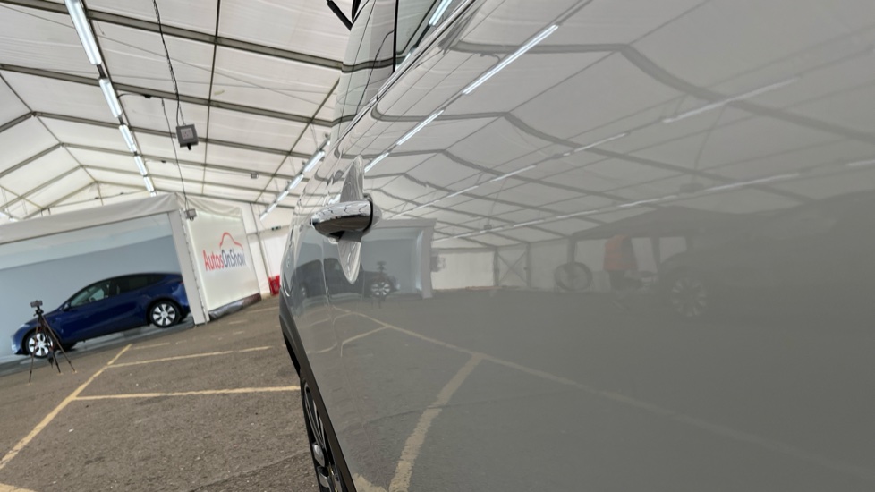 MINI HATCHBACK dent