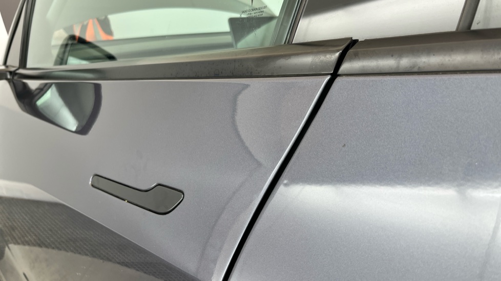 TESLA MODEL Y dent