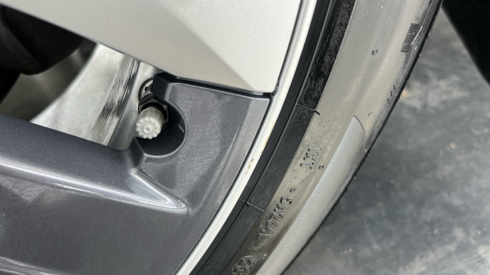 TESLA MODEL Y scuff