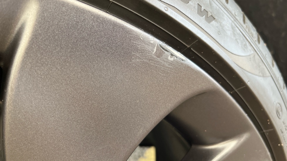 TESLA MODEL Y scuff