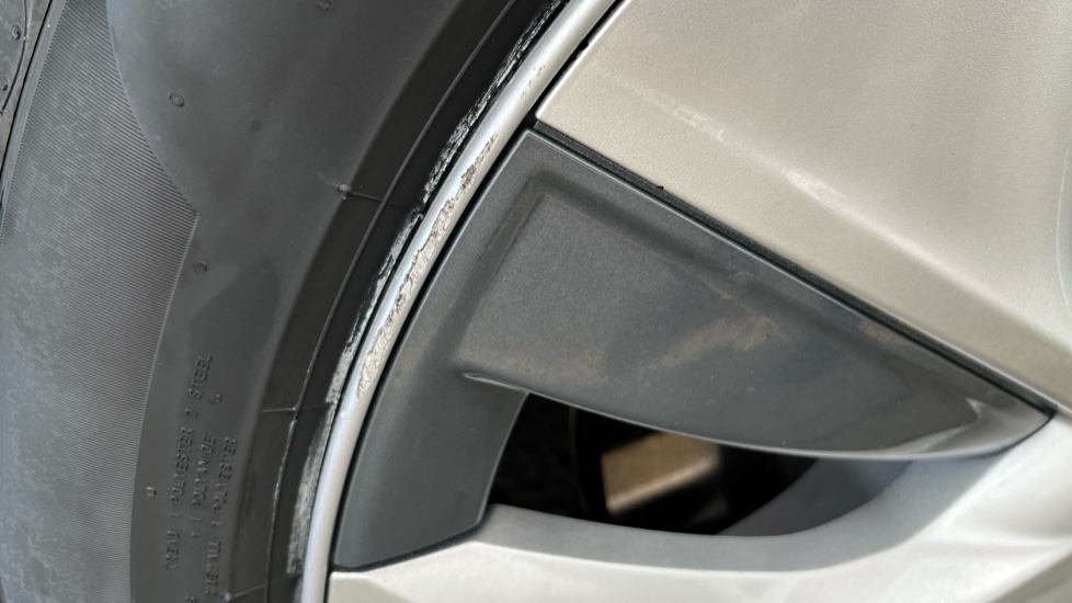 TESLA MODEL Y Scuff