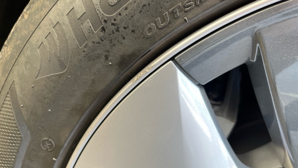 TESLA MODEL Y Scuff